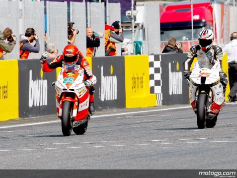 Stefan Bradl gana una carrera de Moto2 en Estoril de infarto y muy loca