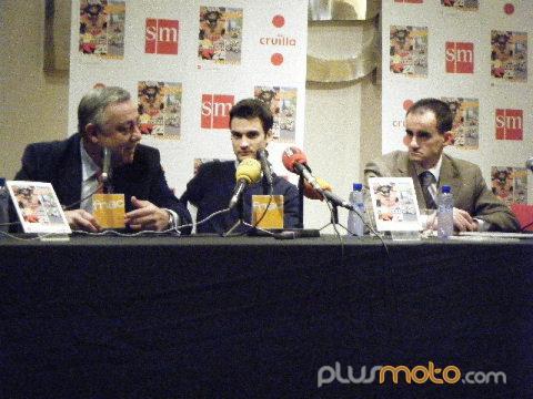 Rueda de prensa de Pedrosa con su libro «Dos duendes mecánicos para Dani Pedrosa»