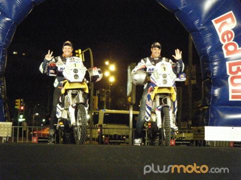 Llegada triunfal de Marc Coma y Joan Pedrero a Barcelona tras el Dakar 2011