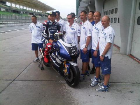 Jorge Lorenzo presenta a su equipo, su moto y su 1 en Sepang
