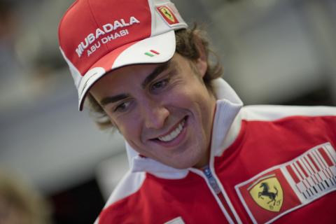 Fernando Alonso cree que Rossi lo tendrá difícil en MotoGP 2011