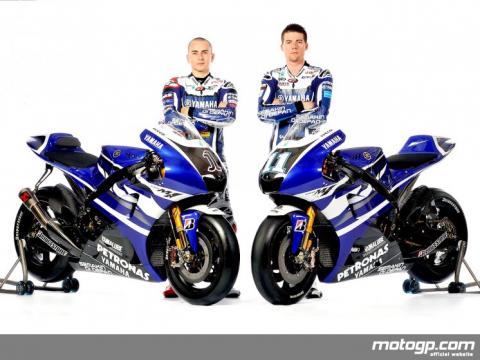 Presentación del Yamaha Factory Racing de MotoGP en Sepang con Lorenzo y Spies