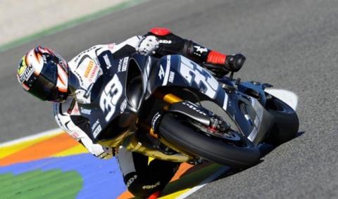 Marco Melandri disfruta del motard mientras se recupera de la lesión