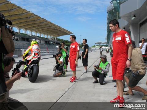 Dani Pedrosa ataca primero en el test oficial de MotoGP en Sepang