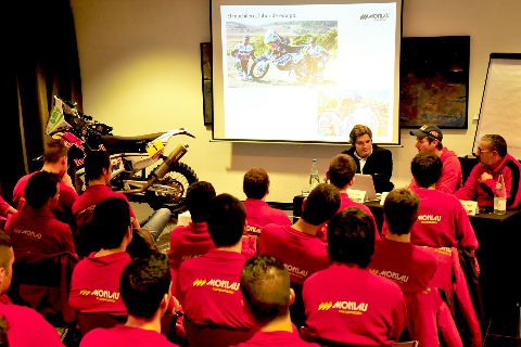 Marc Coma visitó la escuela Monlau Competición de Barcelona