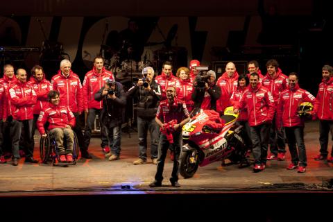 El equipo Ducati MotoGP Oficial se presentó el viernes en Bolonia con Rossi y Hayden