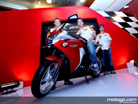 Pedrosa, Stoner y Dovi están de promoción de la Honda CBR250R en Indonesia