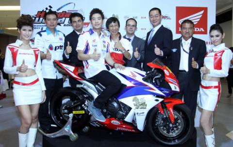 Presentación del equipo Thai Honda Singha SAG en Bangkok con Ratthapark Wilairot
