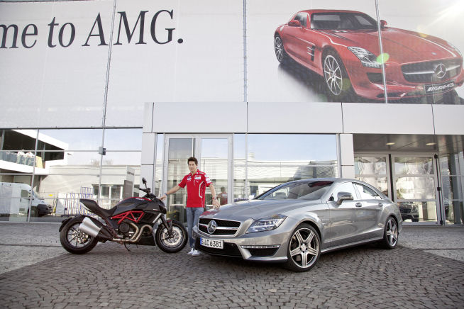 Nicky Hayden recibe un regalo especial de Mercedes-AMG