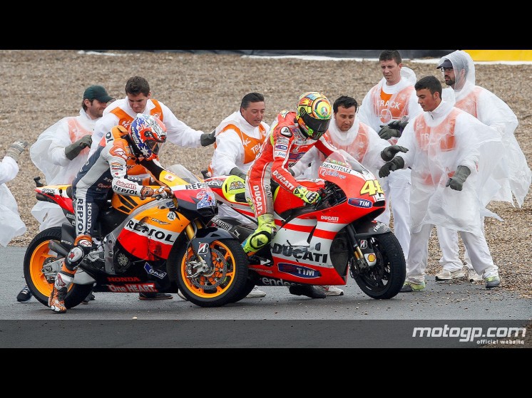 Vídeo e imagen de la polémica entre Rossi y Stoner en Jerez