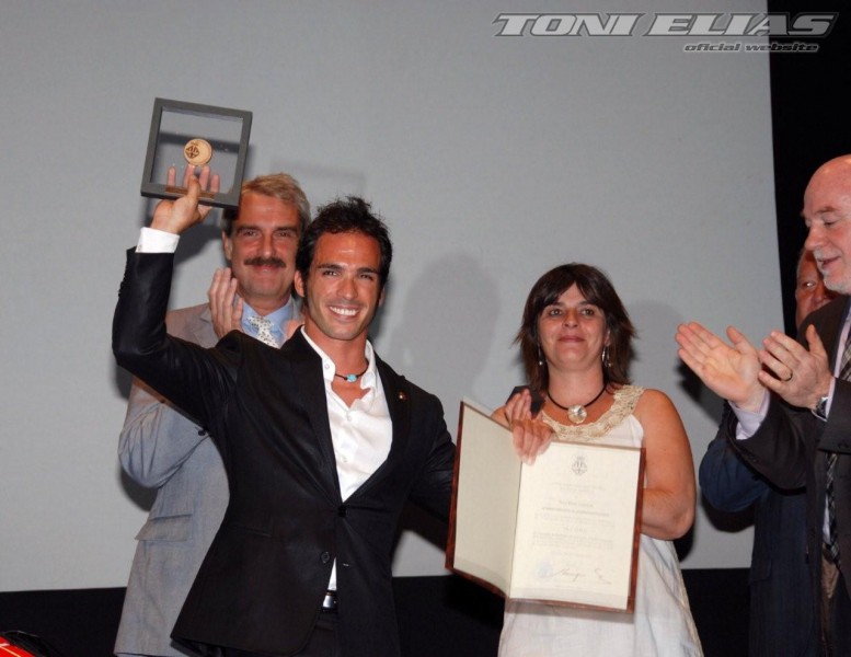 Toni Elías premiado en Manresa con la Medalla de la Ciudad y como mejor deportista 2010