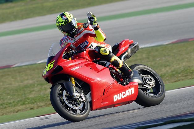 Valentino Rossi rodará hoy en Silverstone con una Ducati 1198
