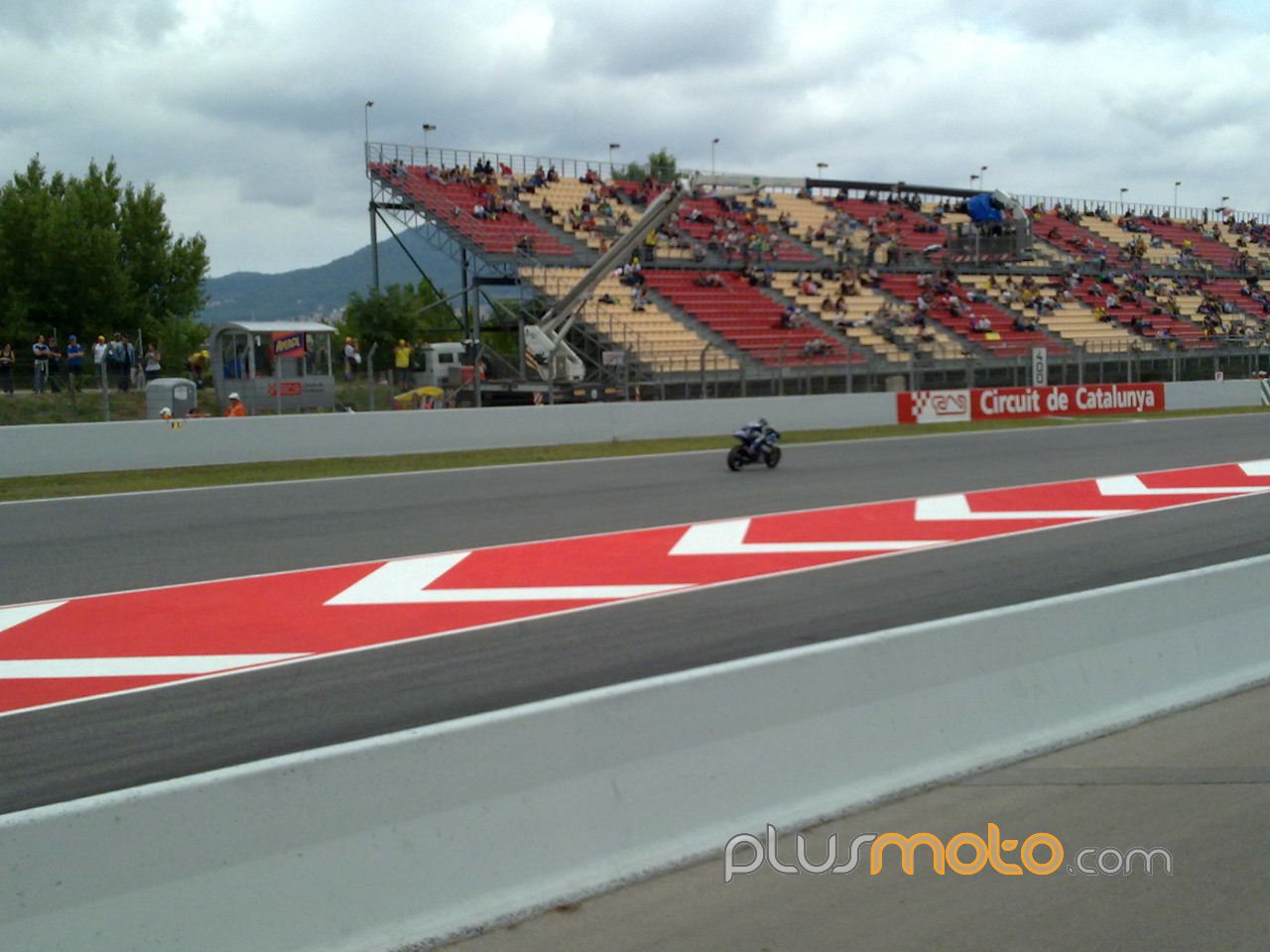 MotoGP Catalunya 2011-Spies2