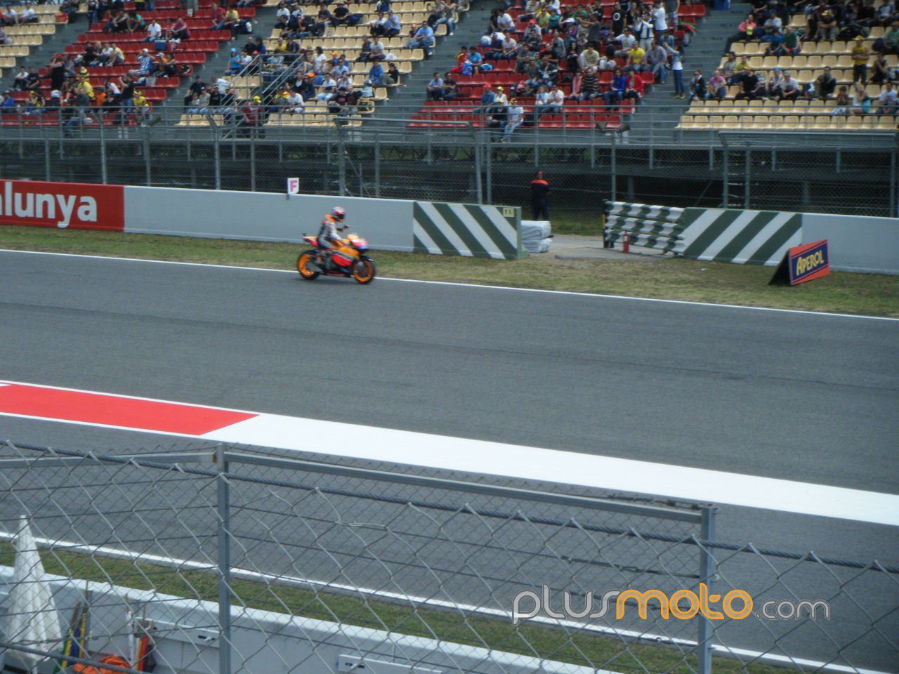 MotoGP Catalunya 2011-Stoner calentamiento