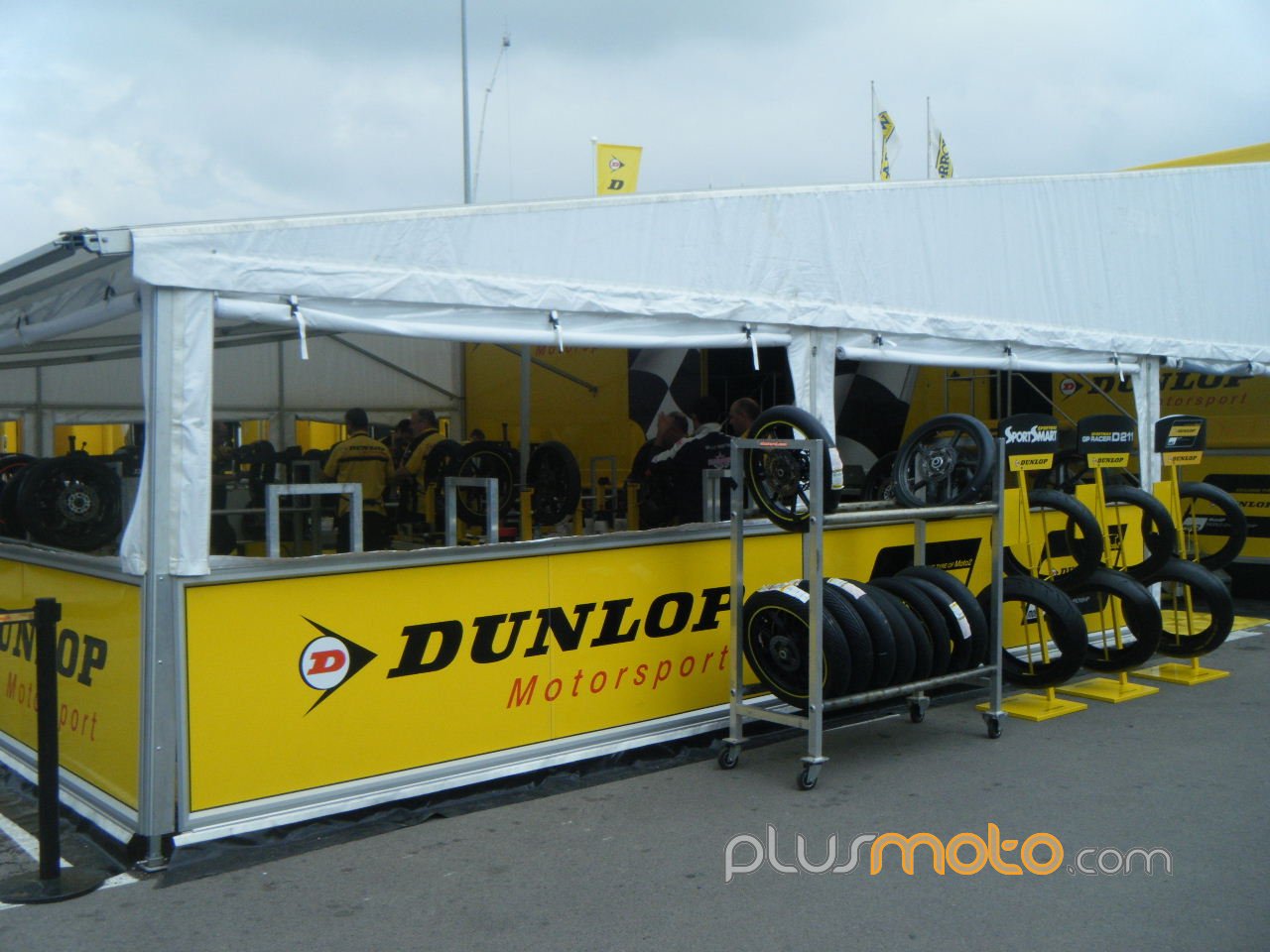 Paddock Catalunya 2011 Dunlop