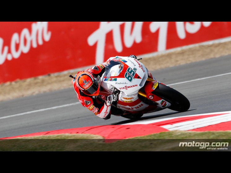 Stefan Bradl gana una carrera complicada en agua de Moto2 en Silverstone