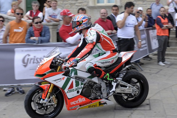El Mundial de Superbikes se pasea por las calles de San Marino