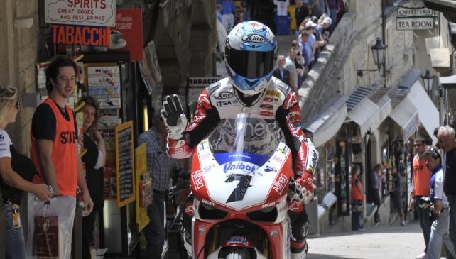 El Mundial de Superbikes se pasea por las calles de San Marino