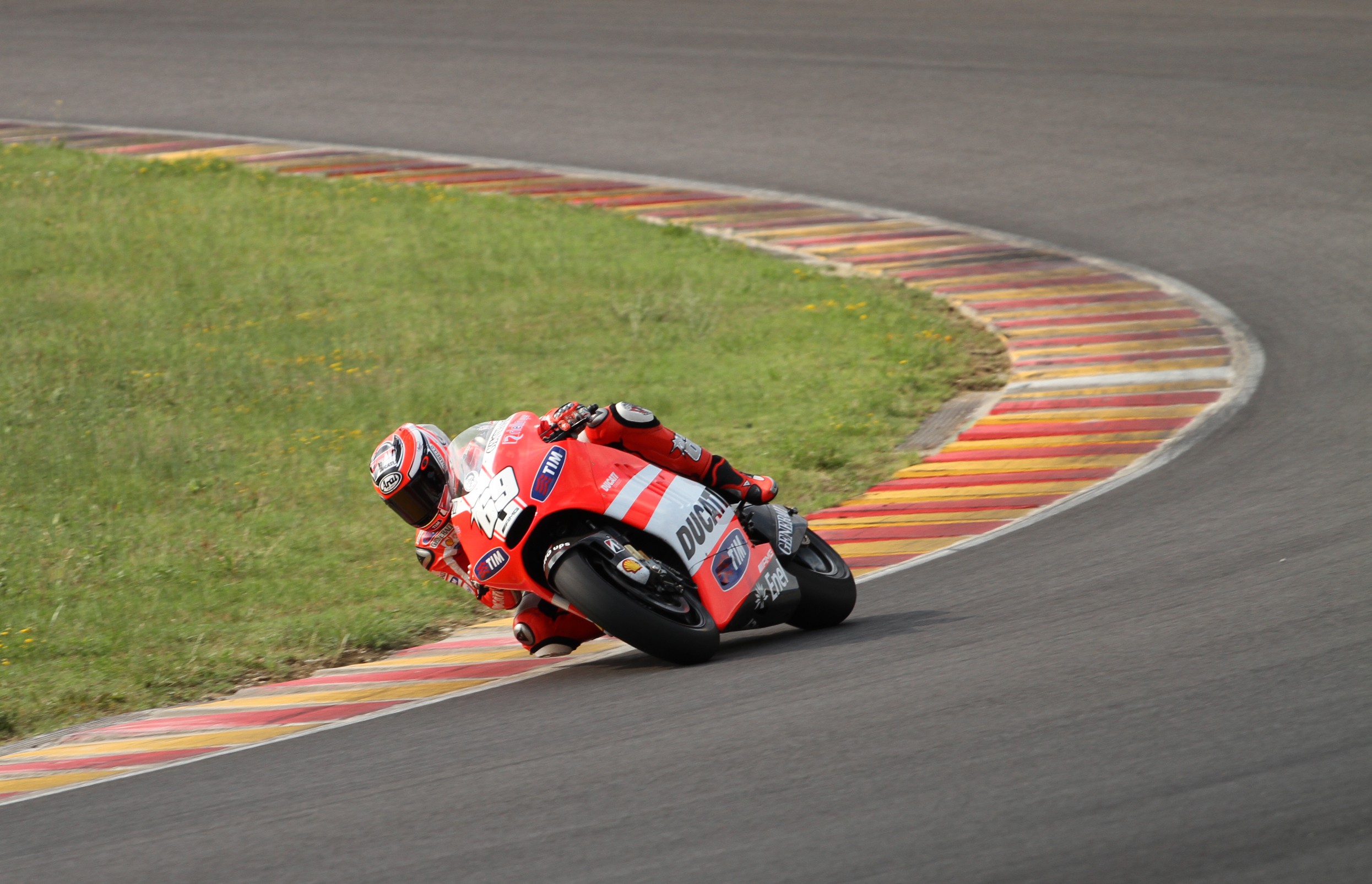 Hayden prueba la Ducati GP 12 en Mugello y hoy le toca a Rossi