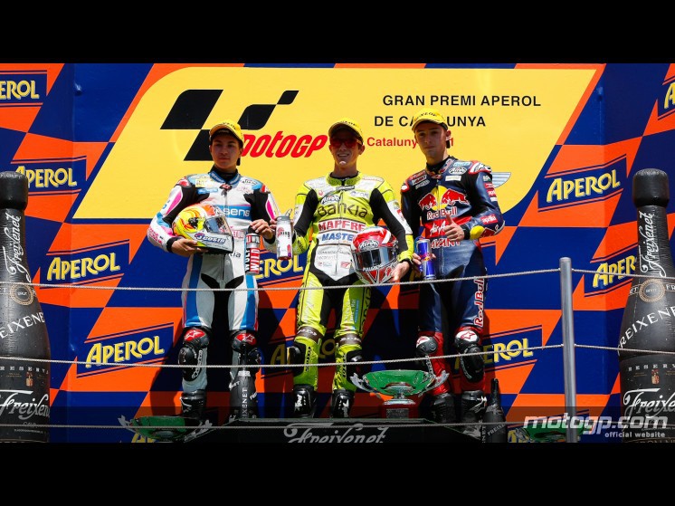 Terol gana la carrera de 125cc en Catalunya 2011 con polémica por la fea acción de Zarco