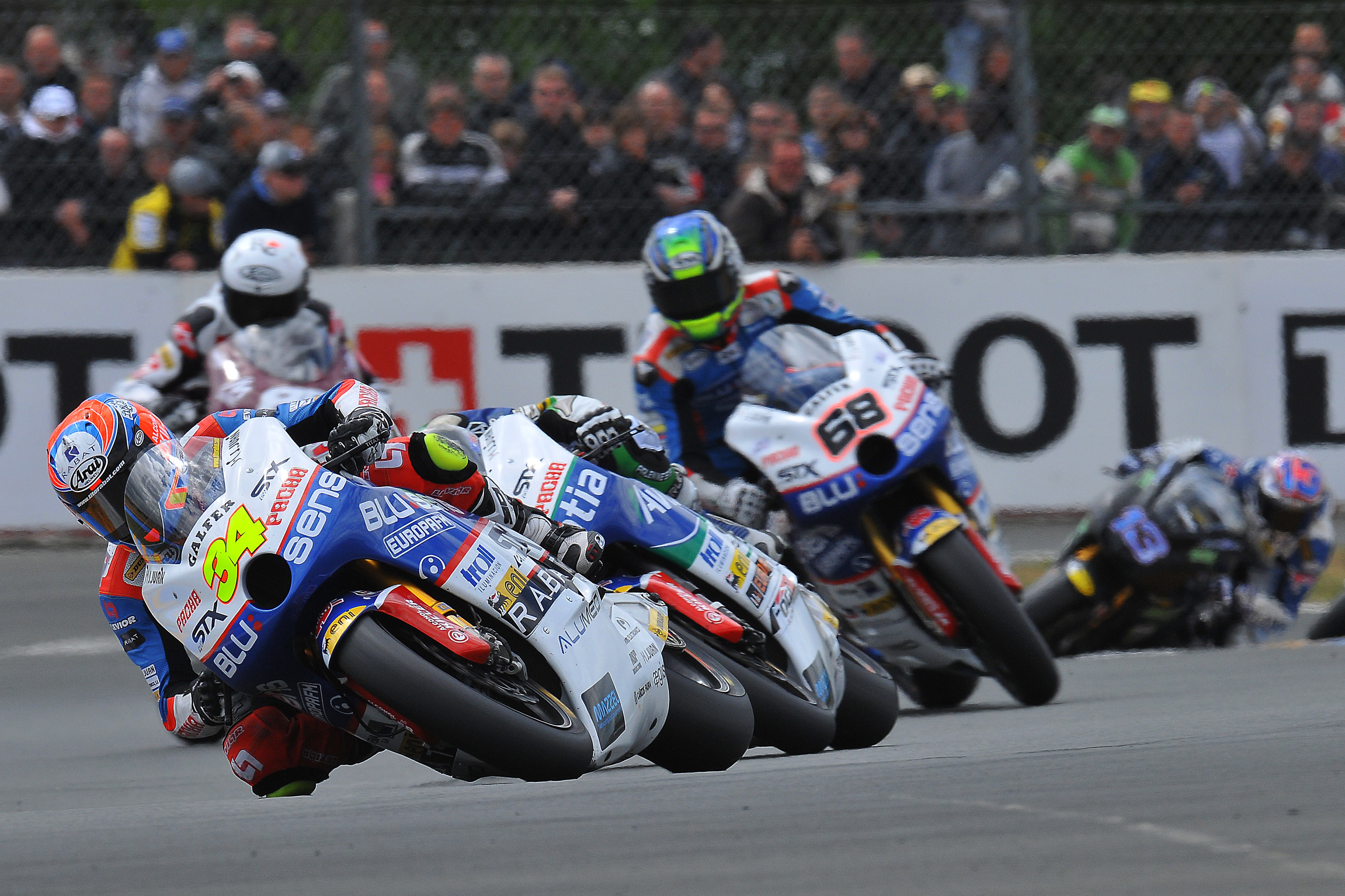 Los pilotos del Blusens-STX llegan con diferentes caras para Moto2 en el Circuit de Catalunya