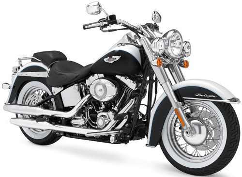 Harley-Davidson FLSTN Softail Deluxe. Vuelta a los años 50