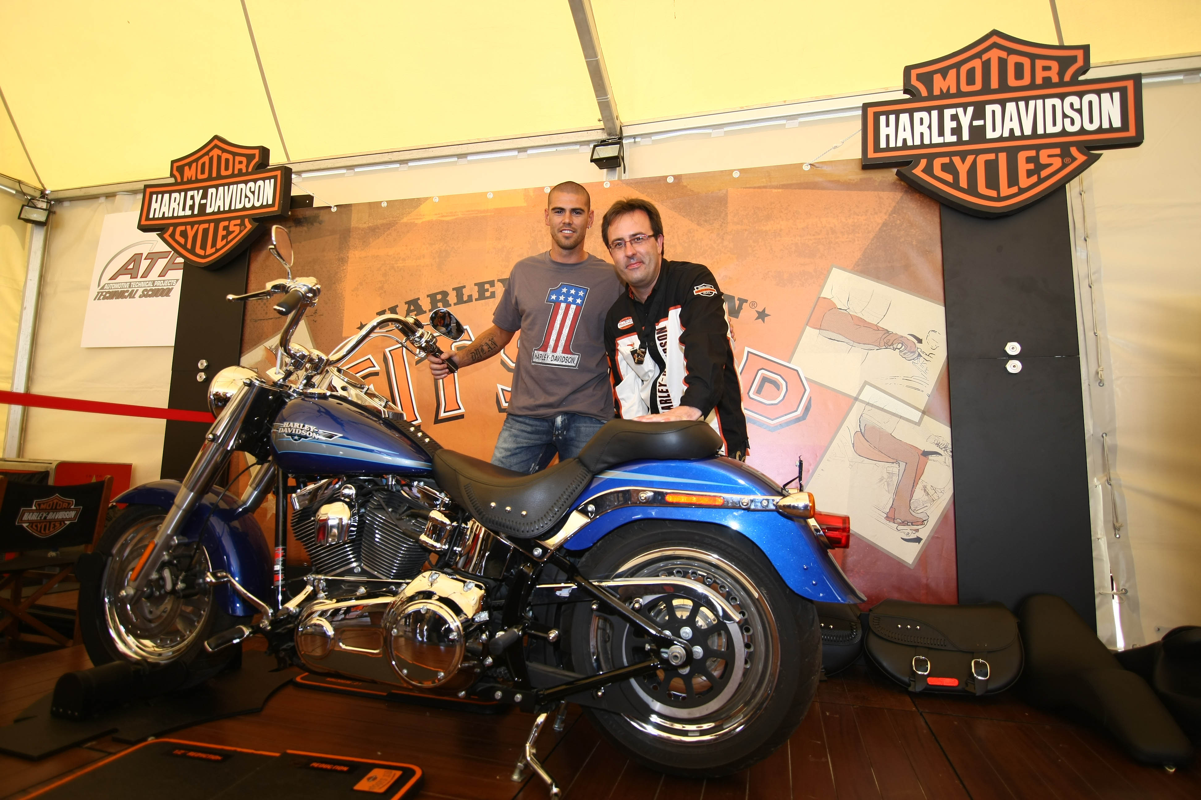 Víctor Valdés visitó ayer los Barcelona Harley Days 2011
