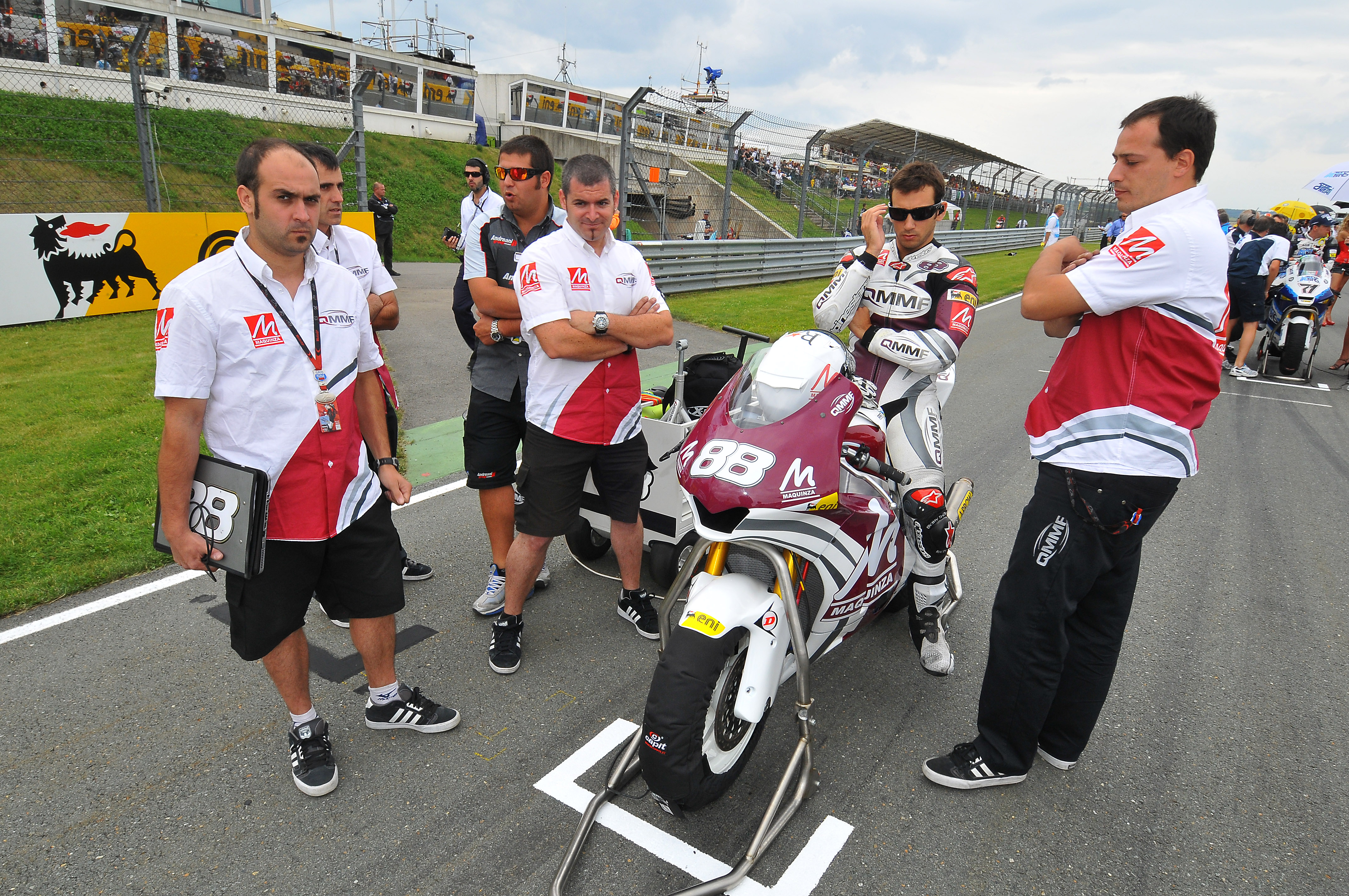 El equipo QMMF Racing no tiene mucha suerte en Moto2 en Sachsenring