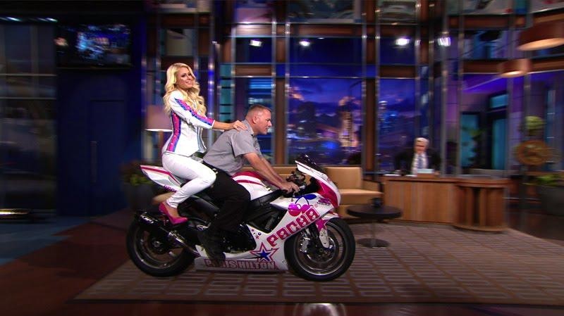 Se subasta la moto con la que Paris Hilton entró en el show de Leno