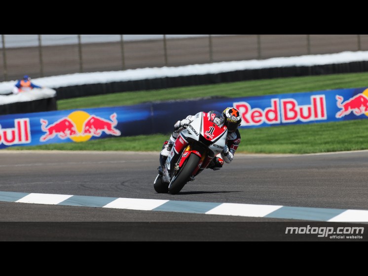 Casey Stoner invencible en la carrera de MotoGP en Indy con Pedrosa 2º y Spies 3º