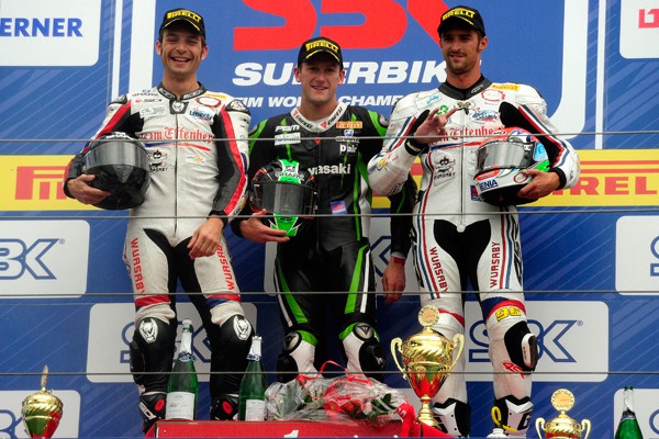 Sykes gana una carrera extrema de Superbikes en Nürburgring