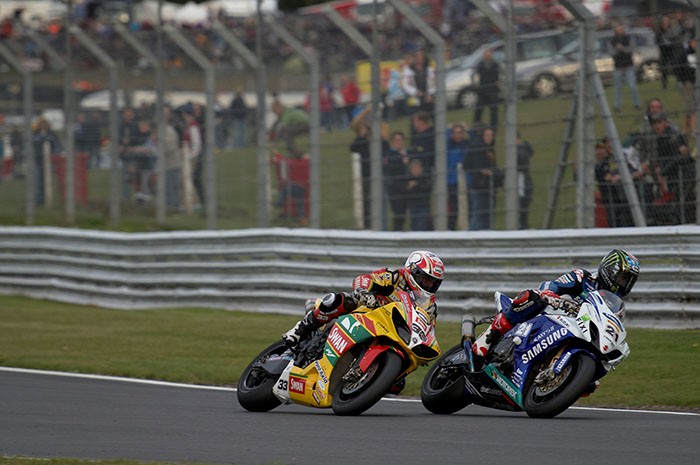 Tommy Hill campeón del británico de Superbikes en Brands Hatch