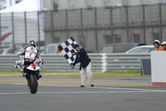 Jorge Lorenzo aviva el Mundial MotoGP y Spies termina en Japón