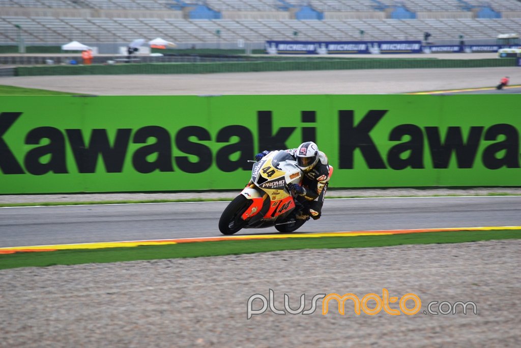 Isaac Viñales gana en Moto2, CEV de Valencia