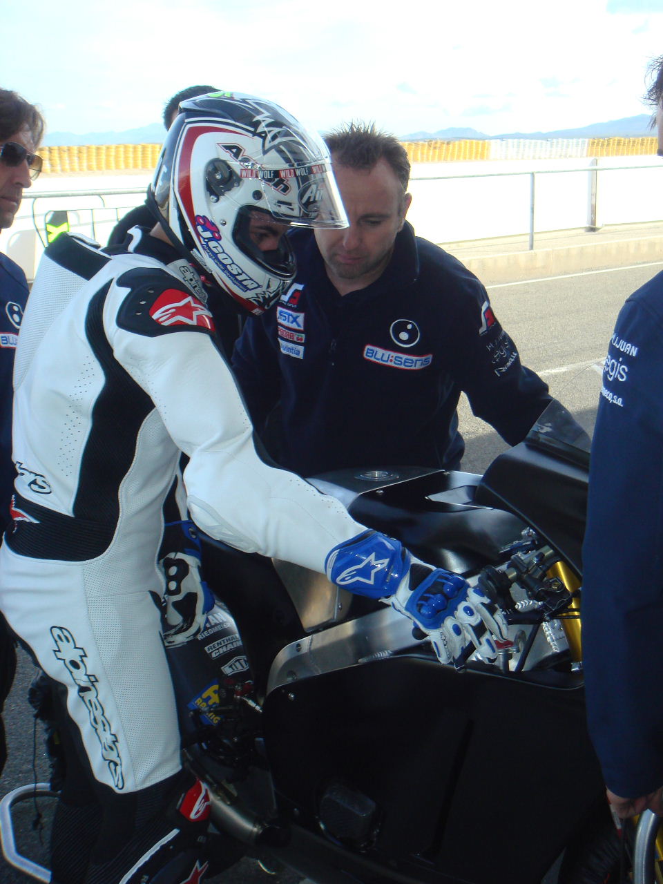 Maverick Viñales de test en Almería con su Moto3