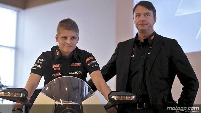 Niklas Ajo y su equipo TT Motion Events preparados para Moto3