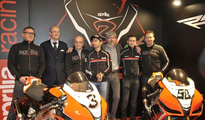 El Aprilia Racing Team SBK se presentó ayer con Biaggi y Laverty