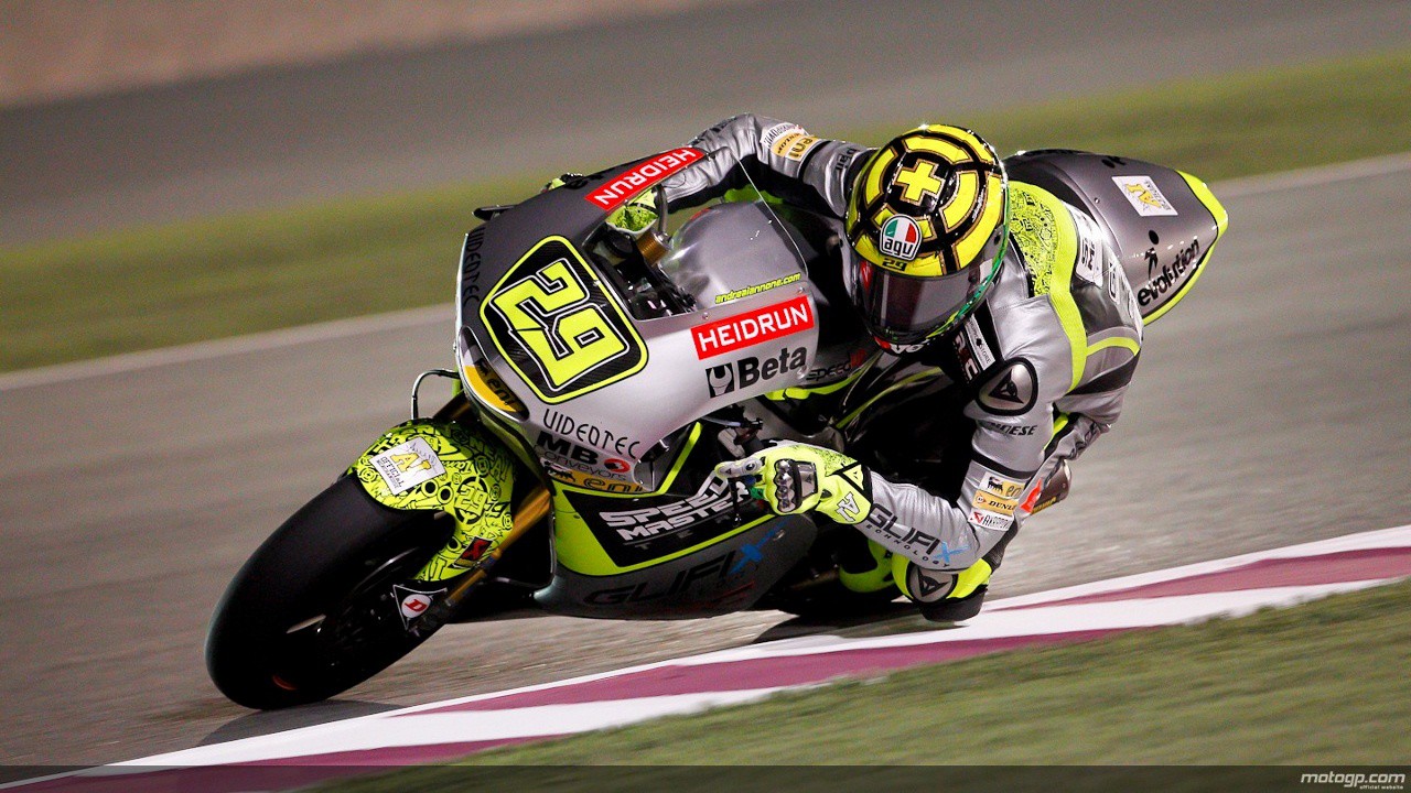 Márquez da una clase de motociclismo en Moto2 Qatar
