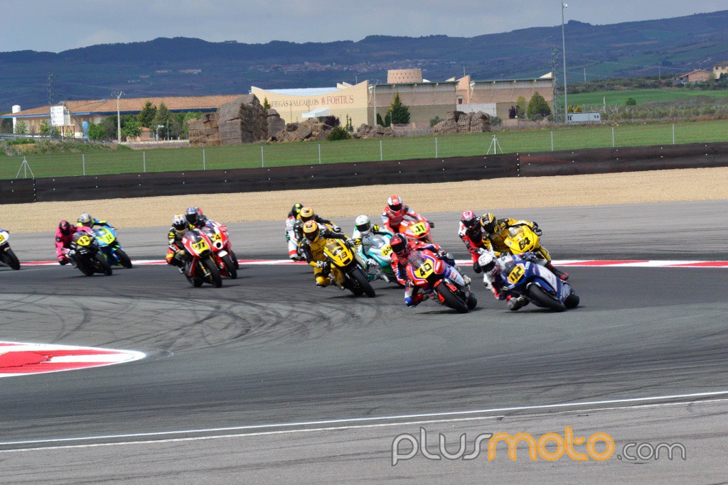 Navarra CEV Moto2: Jordi Torres vence con mucha cabeza