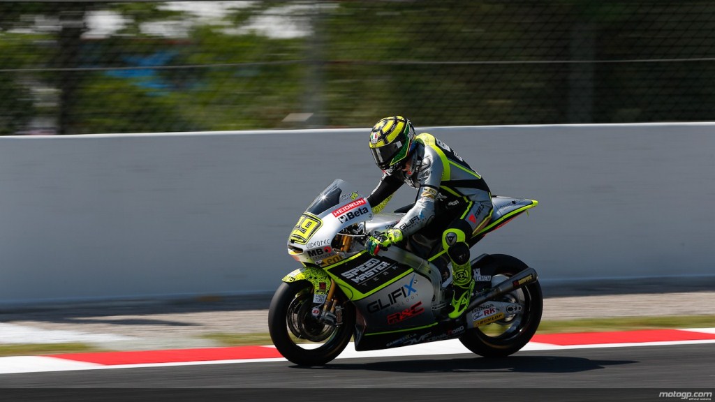 Iannone se lleva la carrera de Moto2 con un final de infarto en Cataluña