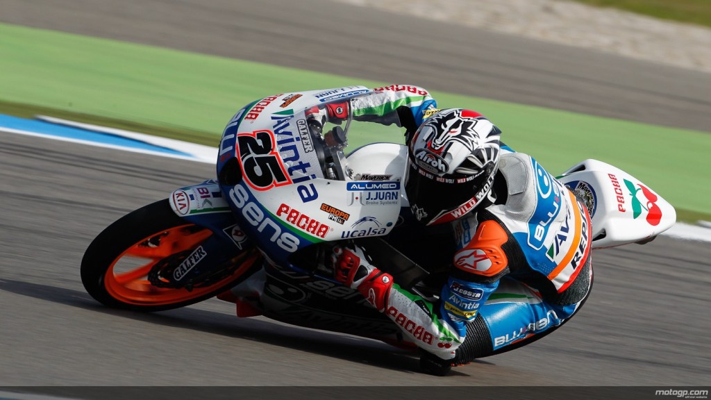 Maverick Viñales gana una carrera de infarto de Moto3 en Assen