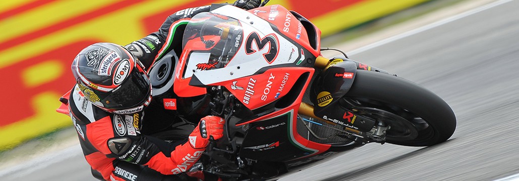 Biaggi gana la manga 1 SBK Misano, con Checa 2º y en remontada