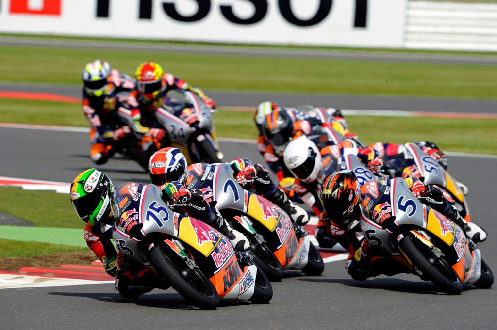 Philipp Oettl gana la 2ª manga de la Rookies Cup en Silverstone