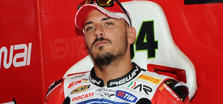 Davide Giugliano controla los entrenos libres de SBK en Brno