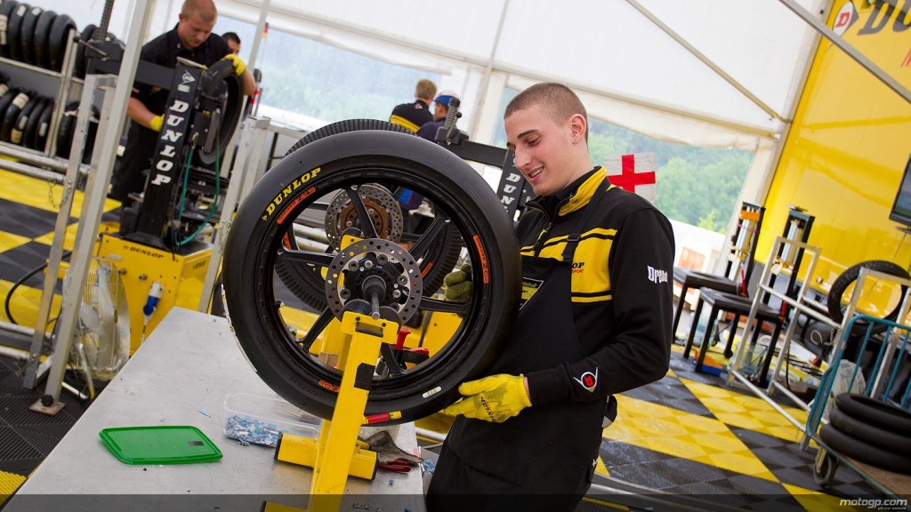 Test Dunlop Moto2 con los neumáticos para 2013