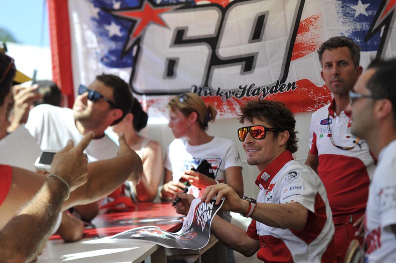 Nicky Hayden y su renovación con Ducati MotoGP para 2013