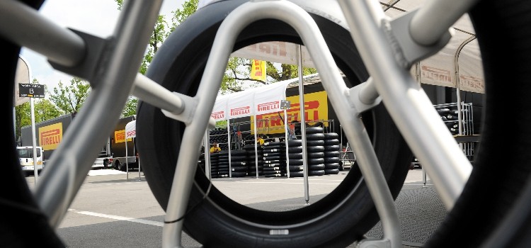 Diferencia entre los Pirelli 16.5″ y 17″ para las SBK 2013