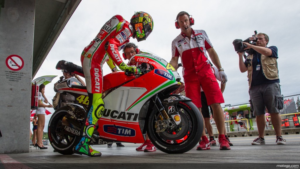 Valentino Rossi aprovechando el test en Misano