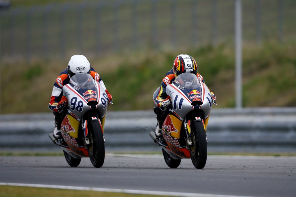 Hanika gana la primera carrera de la Rookies Cup en Brno