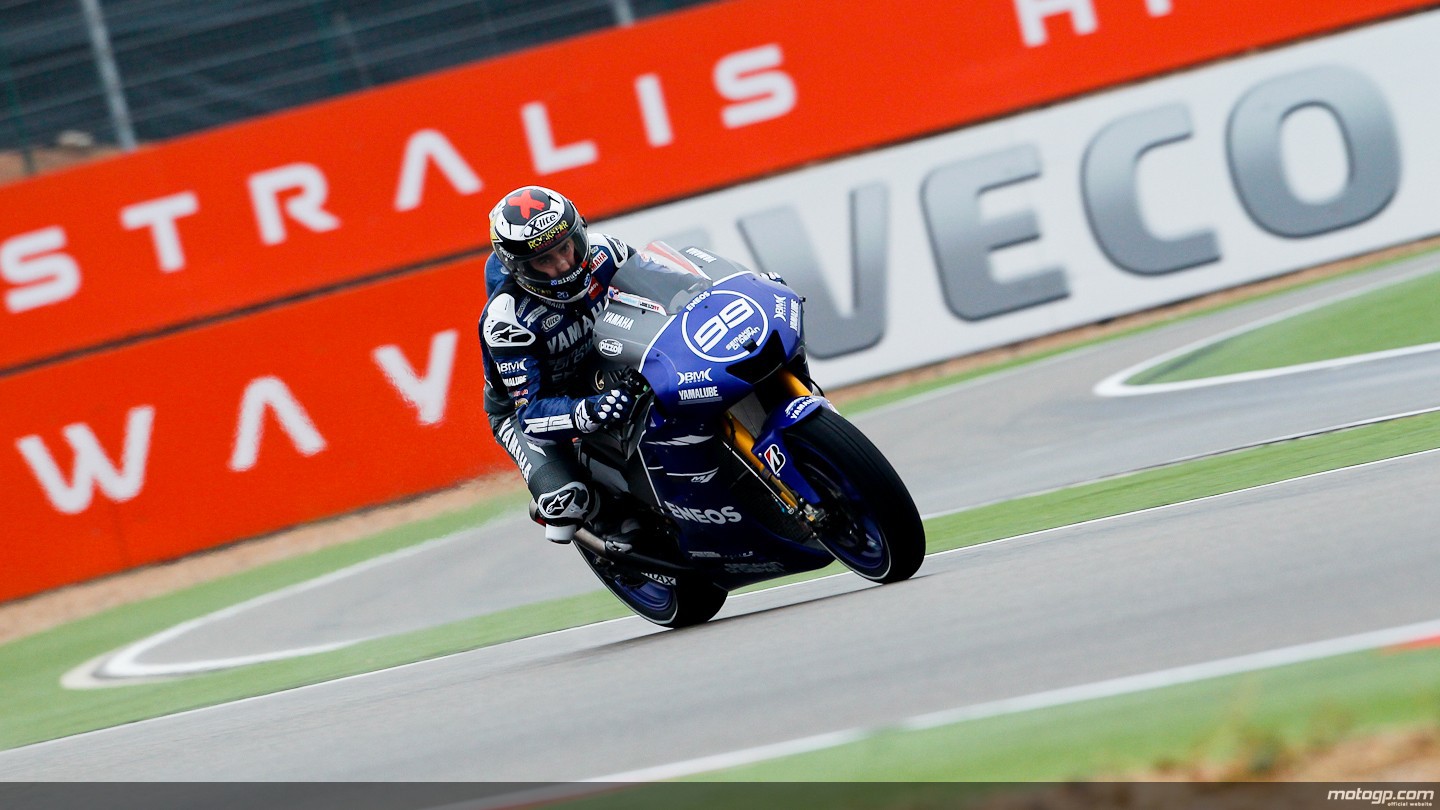 Dani Pedrosa triunfa en la carrera de MotoGP en Motorland